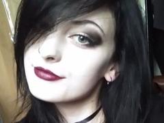 DeepNadiine - female with brown hair and  small tits webcam at xLoveCam