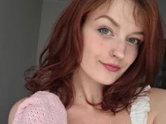 DeepNadiine - female with brown hair and  small tits webcam at xLoveCam
