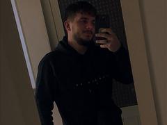 DeepsSuck from xLoveCam