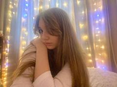 NidiaHeagy - female with brown hair and  big tits webcam at LiveJasmin