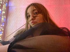 NidiaHeagy - female with brown hair and  big tits webcam at LiveJasmin