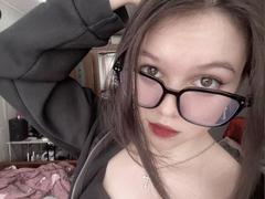 DelarySong - female with brown hair and  big tits webcam at xLoveCam