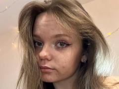 DeliaRodrick - blond female webcam at xLoveCam