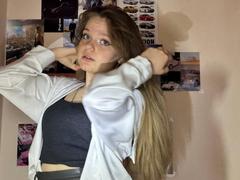 DeliaRodrick - blond female webcam at xLoveCam
