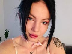 DeliciousChrissy from xLoveCam