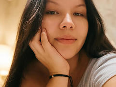 Delilath - female with brown hair and  big tits webcam at xLoveCam