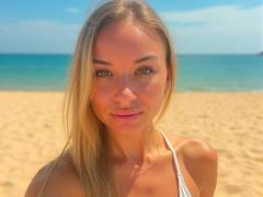 DemiMoveX - blond female with  small tits webcam at xLoveCam