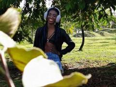 desirehunter - female with black hair and  big tits webcam at ImLive