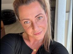 DeutscheLadyLena-hot - blond female webcam at xLoveCam