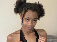 DeviantDynasty - female with brown hair webcam at xLoveCam