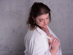 BusenwunderDolly - female with brown hair and  big tits webcam at LiveJasmin