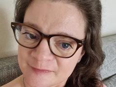 BusenwunderDolly - female with brown hair and  big tits webcam at LiveJasmin