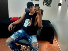 DeyerHot69 from xLoveCam