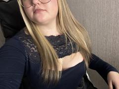 Doliss - female with brown hair and  big tits webcam at xLoveCam