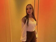 DiaHalaby - female with brown hair webcam at xLoveCam