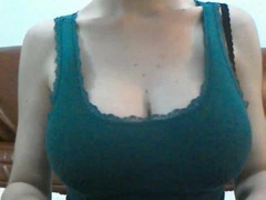 YeahGIA - blond female with  big tits webcam at xLoveCam