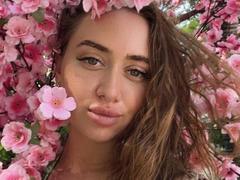 DiamndDiva - female with black hair and  small tits webcam at xLoveCam