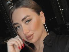 DiamndDiva - female with black hair and  small tits webcam at xLoveCam