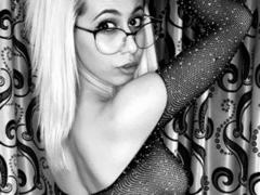 DiamondHottieX - blond female webcam at xLoveCam