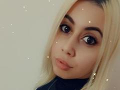 DiamondHottieX - blond female webcam at xLoveCam
