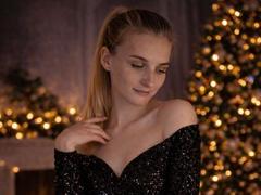 DiamondXNina - blond female webcam at xLoveCam
