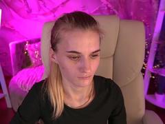 DiamondXNina - blond female webcam at xLoveCam