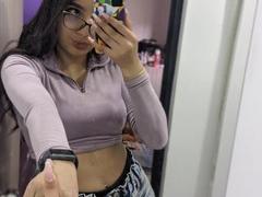 DianaFernandez - female with brown hair webcam at xLoveCam