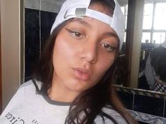 DianaFernandez - female with brown hair webcam at xLoveCam