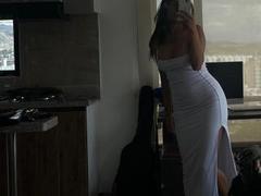 DianaFernandez - female with brown hair webcam at xLoveCam