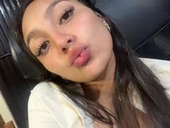 DianaFernandez - female with brown hair webcam at xLoveCam