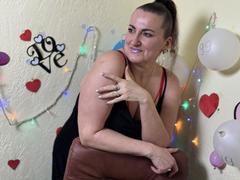 DianaMGG - female with brown hair webcam at xLoveCam