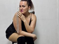 DianaMGG - female with brown hair webcam at xLoveCam