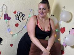 DianaMGG - female with brown hair webcam at xLoveCam