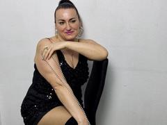 DianaMGG - female with brown hair webcam at xLoveCam