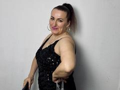 DianaMGG - female with brown hair webcam at xLoveCam