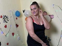 DianaMGG - female with brown hair webcam at xLoveCam