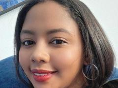 DianaReine - female with brown hair webcam at xLoveCam