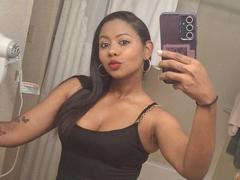 DianaReine - female with brown hair webcam at xLoveCam