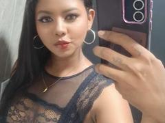 DianaReine from xLoveCam