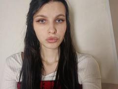 DianneZarrineh - female with black hair webcam at xLoveCam