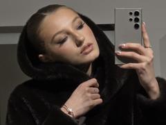 DiedraBloschichak - female with black hair and  big tits webcam at xLoveCam