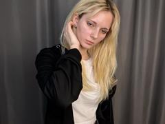 DierdreLorenzano - female webcam at xLoveCam
