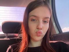 DignaHottie - female with brown hair webcam at xLoveCam