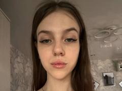 DignaHottie - female with brown hair webcam at xLoveCam