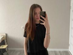DignaHottie - female with brown hair webcam at xLoveCam