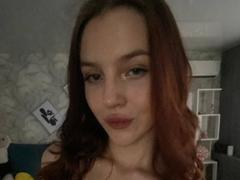 DignaHottie - female with brown hair webcam at xLoveCam
