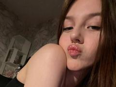 DignaHottie - female with brown hair webcam at xLoveCam