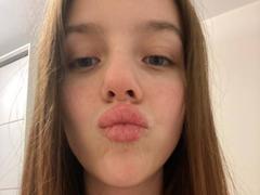 DignaHottie - female with brown hair webcam at xLoveCam