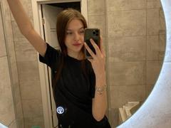 DignaHottie - female with brown hair webcam at xLoveCam