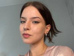 DignaMews - female with brown hair webcam at xLoveCam